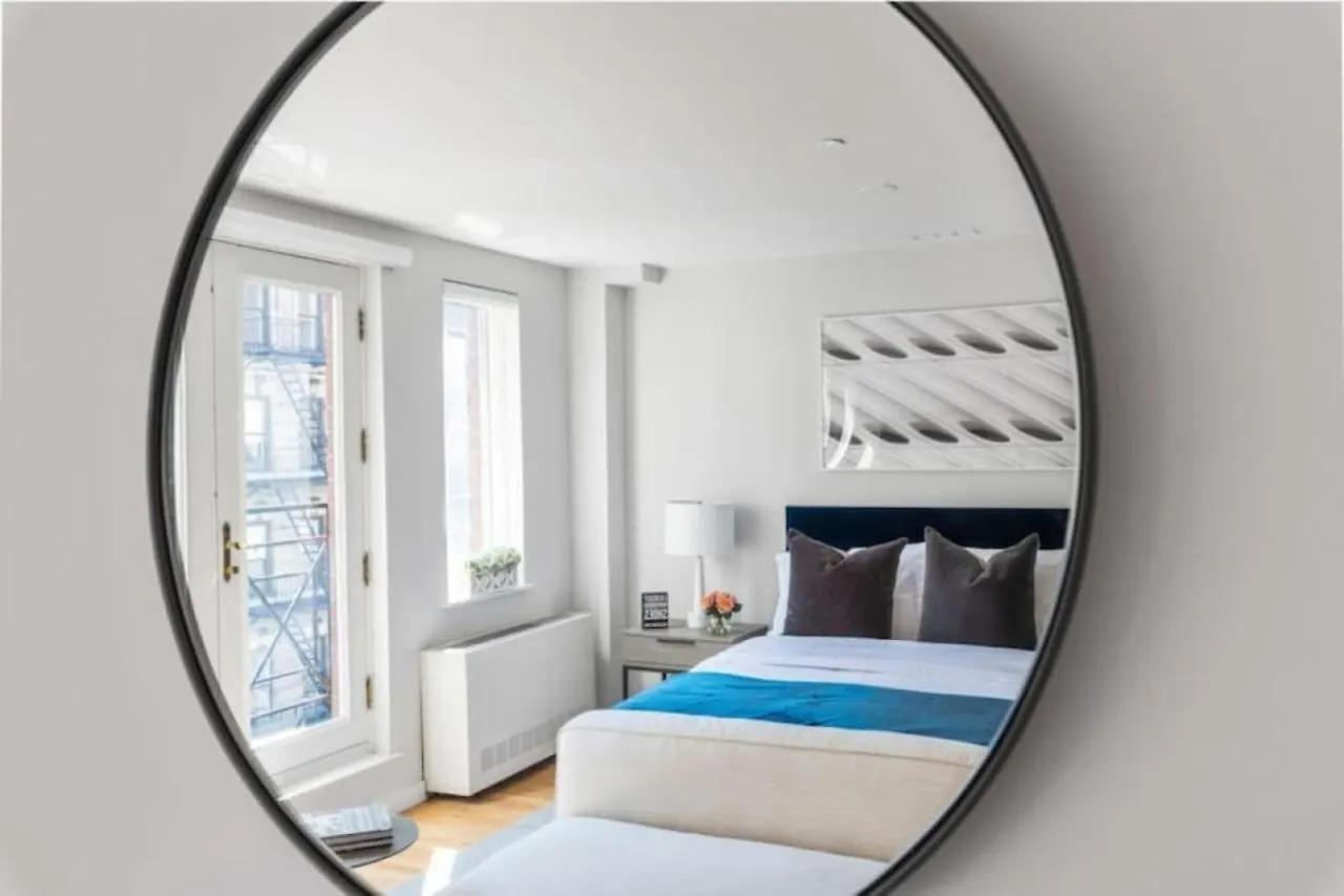 מלון ניו יורק Luxe Studio With Charming Juliet Balcony 0*,