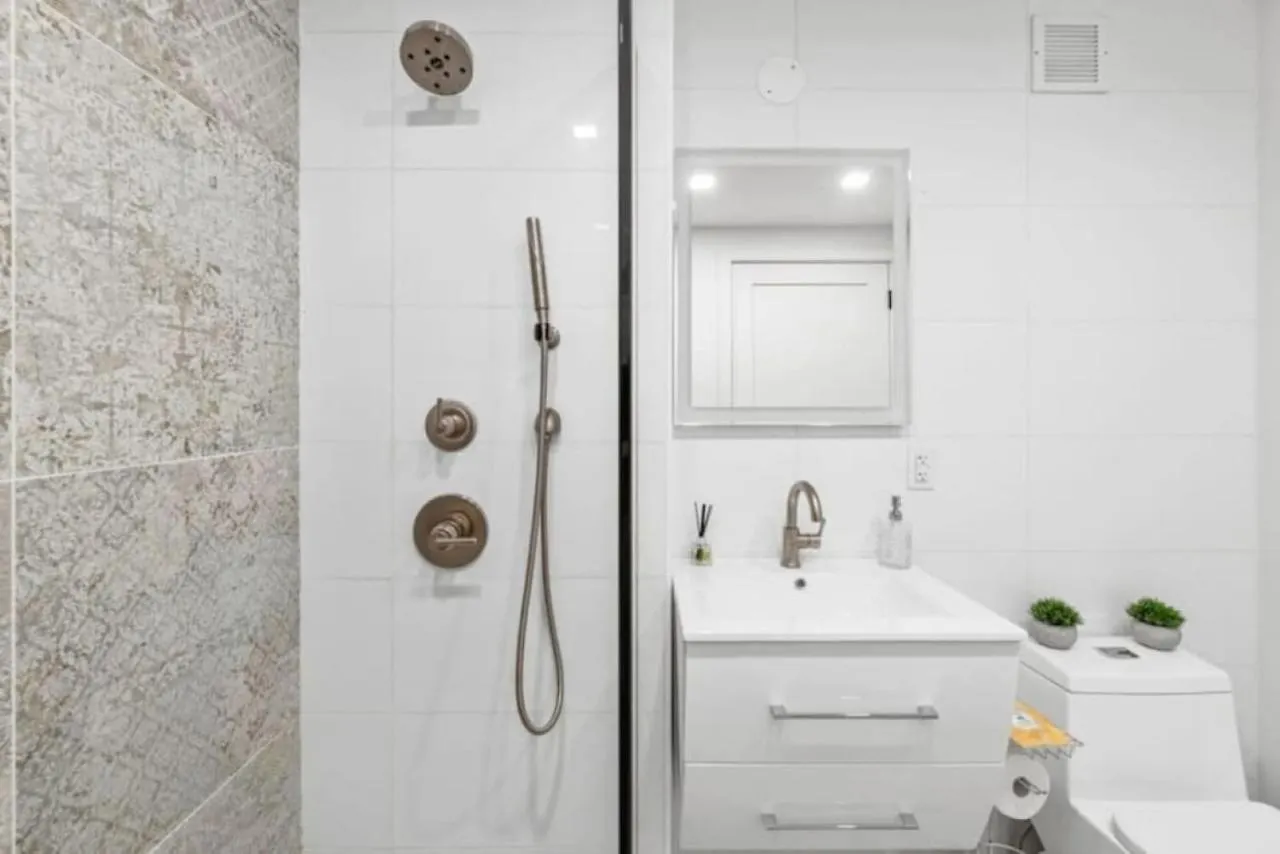 מלון ניו יורק Luxe Studio With Charming Juliet Balcony דירה