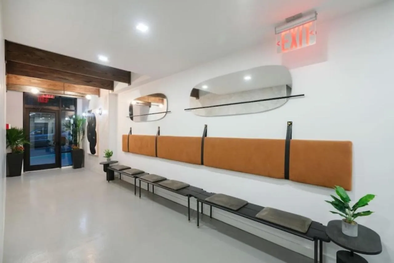 דירה מלון ניו יורק Luxe Studio With Charming Juliet Balcony